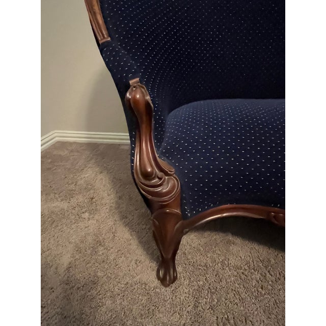 Price Cut! 1800s American Finger Carved Settee For Sale - Image 9 of 12