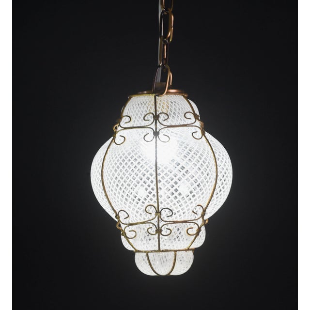 Extraordinary piece in Murano glass. Hand blown "reticello" glass, typical example of the renowned Venetian glassworks,...