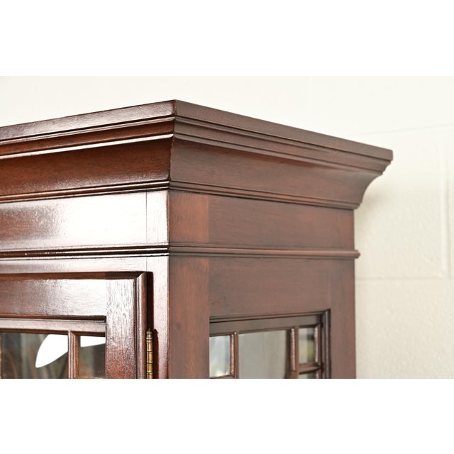 Ethan Allen Knob Creek Georgian Carved Mahogany Lighted Breakfront Bookcase Cabinet For Sale - Image 10 of 18