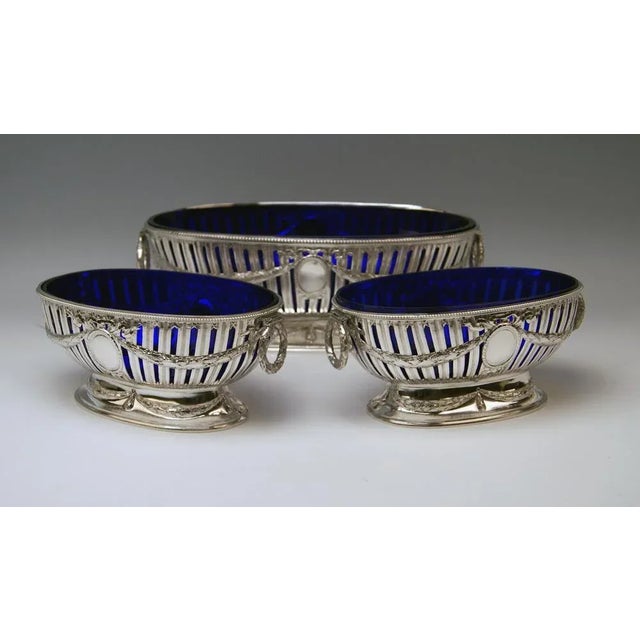 Silver Bowls with Cobalt Blue Glass Liners by Master Bubeniczek, Vienna, Austria, 1900s, Set of 3 For Sale - Image 3 of 13