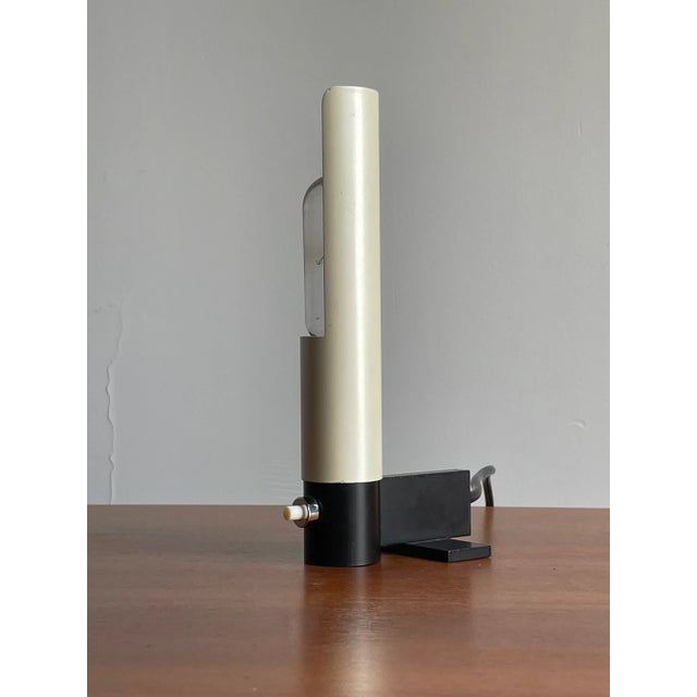 1950's Gino Sarfatti for Arteluce Model 585 Minimalist Table Lamp For Sale In Philadelphia - Image 6 of 12