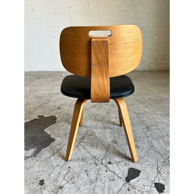 Wood Mid Century Modern Bentwood and Leather Side Chair by Thonet For Sale - Image 7 of 8