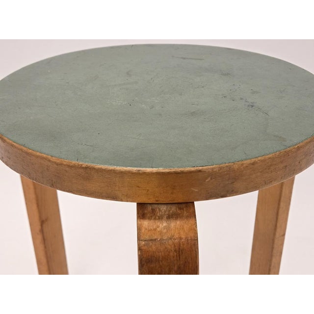 Stool 60 in Green Linoleum by Alvar Aalto for Artek, 1950s For Sale - Image 11 of 13