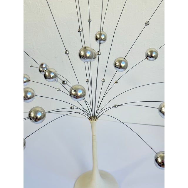 Laurids Lonborg 1960s Danish Modern Laurids Lønborg Silver Kinetic Ball Sculpture With Rare White Base For Sale - Image 4 of 12