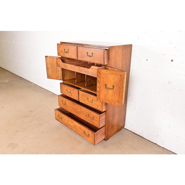 Henredon Mid-Century Modern Campaign Oak Gentleman's Chest, Circa 1970s For Sale In South Bend - Image 6 of 13