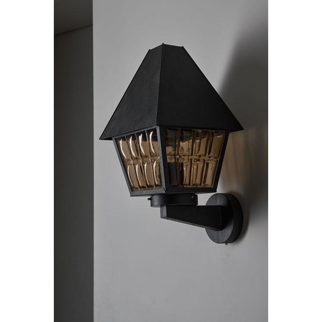 This outdoor wall lantern is from the "Boom" collection by BEGA, a line dedicated to handcrafted traditional lighting....