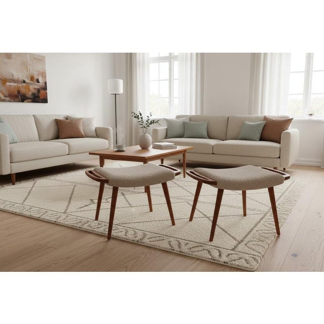 An elegant Danish stool in teak where form and function meet in the best possible way. The softly rounded handles on the...