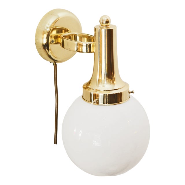 Vintage Art Deco Wall Lamp in Brass and Glass, 1920s For Sale