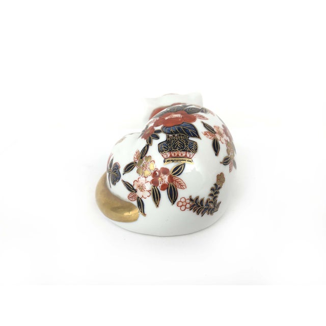 1970s Early 20th Century Japanese Kutani Porcelain Sleeping Cat Figurine For Sale - Image 5 of 7
