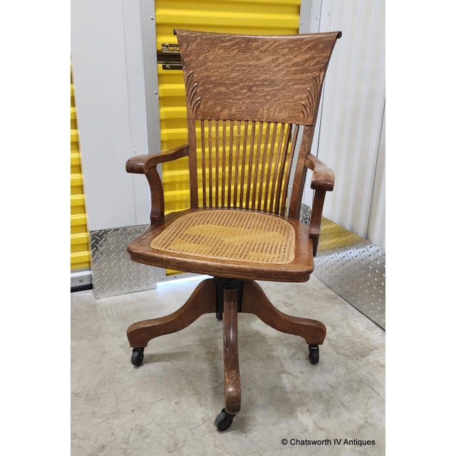 Antique Quartered Oak Edwardian Swivel Office Desk Chair, C1910 For Sale In New York - Image 6 of 10