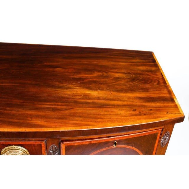 George III Inlaid Flame Mahogany Sideboard, 18th Century For Sale - Image 3 of 18