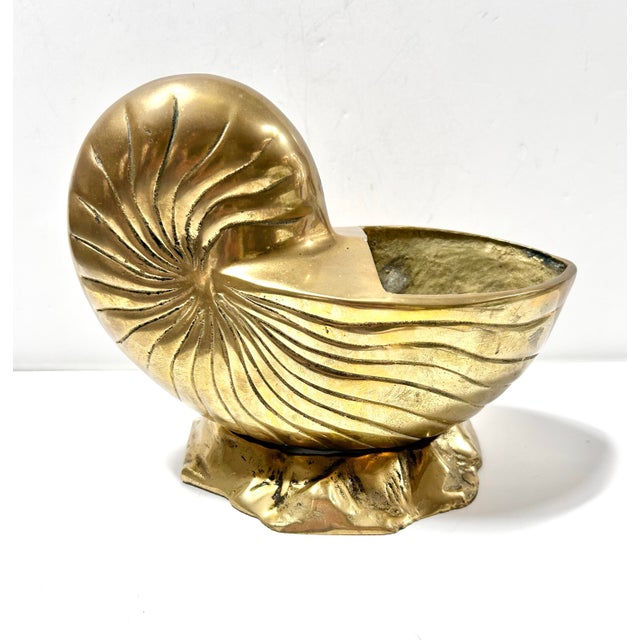 Late 20th Century Vintage Brass Nautilus Shell Planter Cachepot – Hollywood Regency Coastal Palm Beach Decor For Sale - Image 5 of 8
