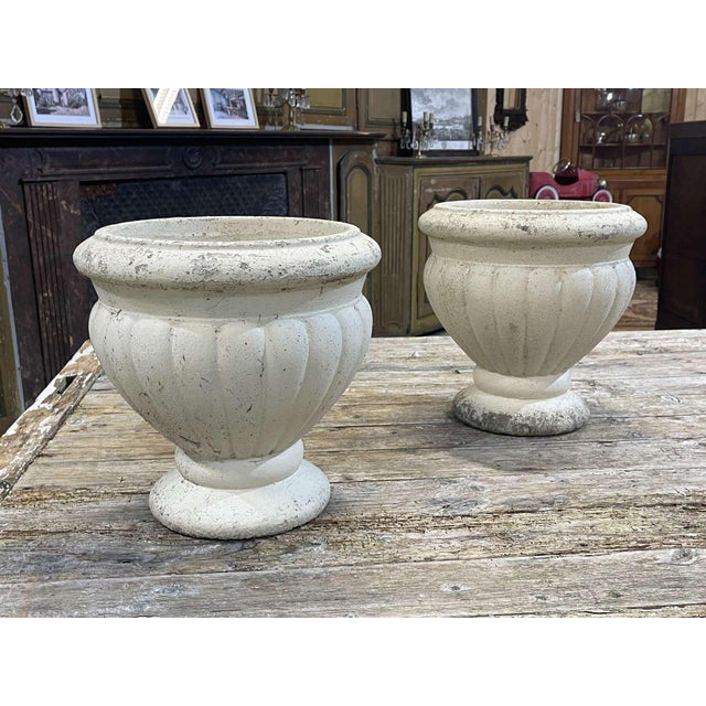 Pair of reconstituted stone planters from the 70s - H=33cm, Diameter=33cm.