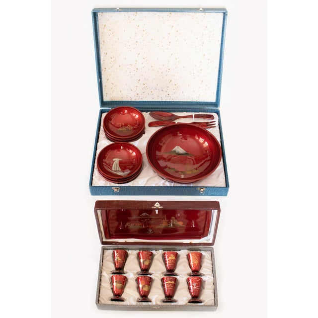 C. 1940s Showa Era Japanese Lacquered Sake and Bowls Sets in Original Cases For Sale - Image 18 of 18