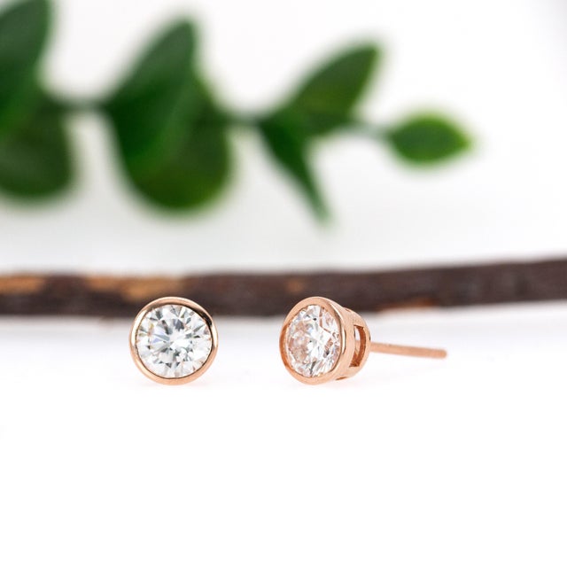 Bezel Setting Lab-Grown Diamond Solitaire Studs in Solid 14k Rose Gold | Rd 5mm For Sale - Image 4 of 7