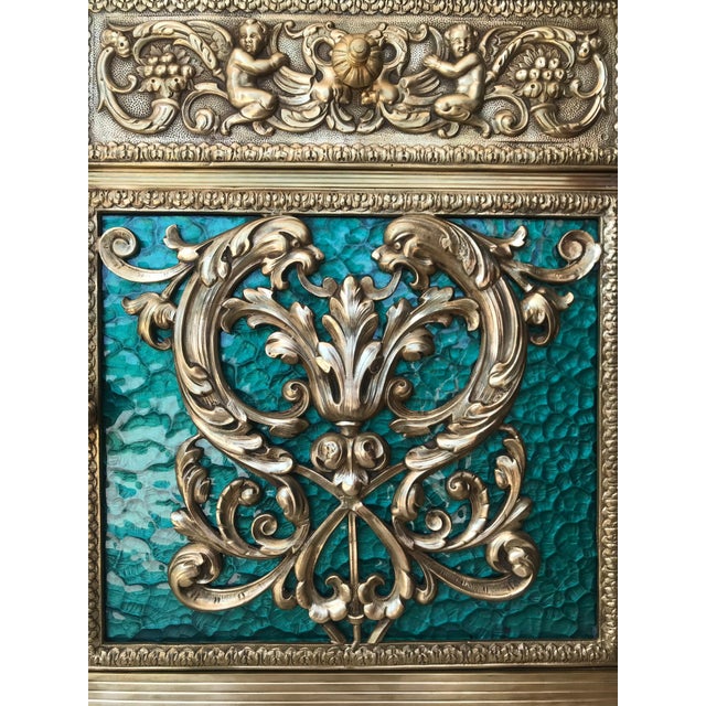 Late 19th Century Louis XVI Pair of Bronze Vitrine Nightstands with Green Glass Doors and Drawer For Sale In Miami - Image 6 of 18