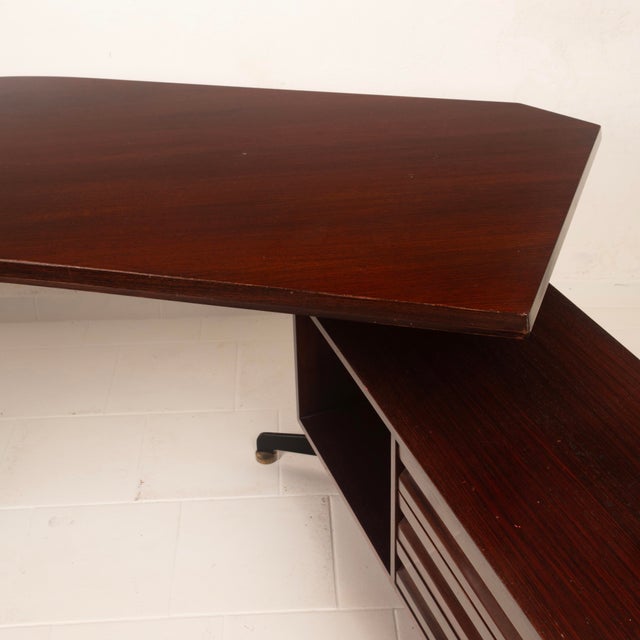 1950s First Edition T96 Rosewood Boomerang Desk by Osvaldo Borsani for Tecno, 1950 For Sale - Image 5 of 18