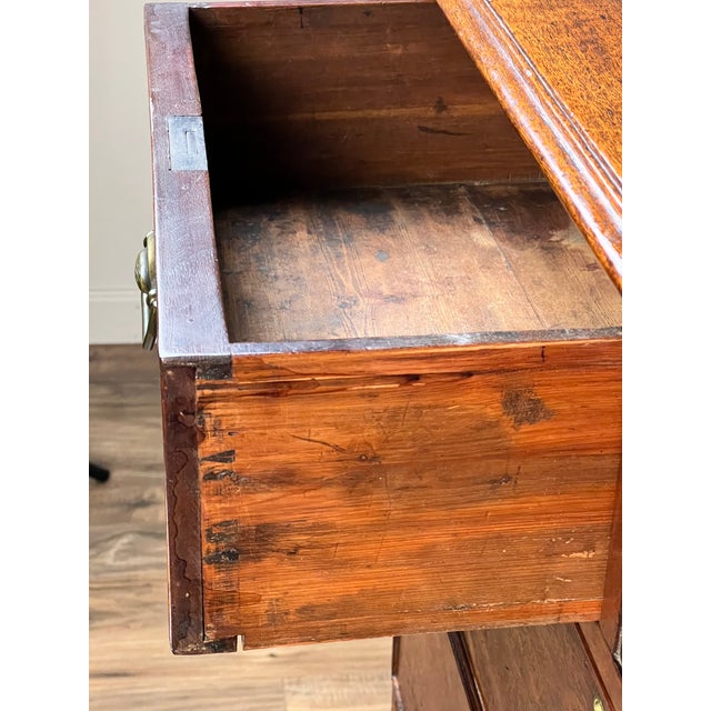 Brown Late Georgian English Mahogany Chest of Drawers, Circa 1780–1810 For Sale - Image 8 of 10