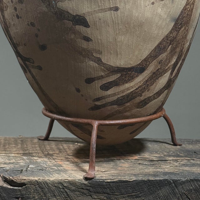 Vintage Monumental Abstract Expressionist Tonaltepec Amphora Style Handled Clay Vessel W/Custom Stand For Sale - Image 10 of 11