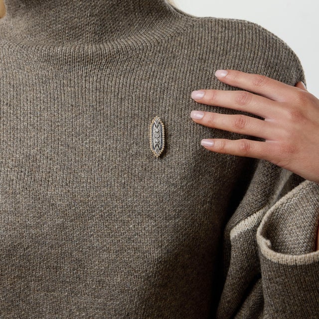 An exquisite example of early twentieth-century refinement, this Edwardian brooch embodies the delicate artistry and...