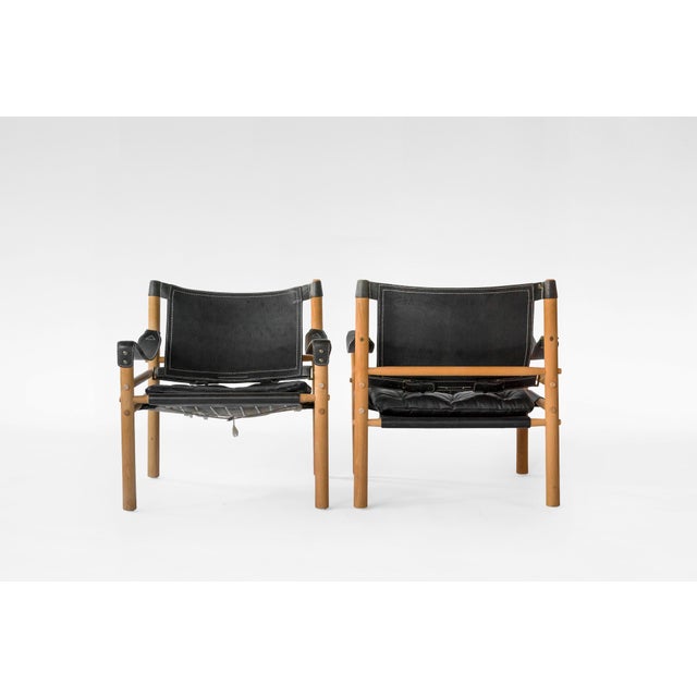 Vintage Scirocco Safari Lounge Chairs in Black Leather and Wood by Arne Norell for Arne Norell AB, 1960s, Set of 2 For Sale - Image 3 of 9