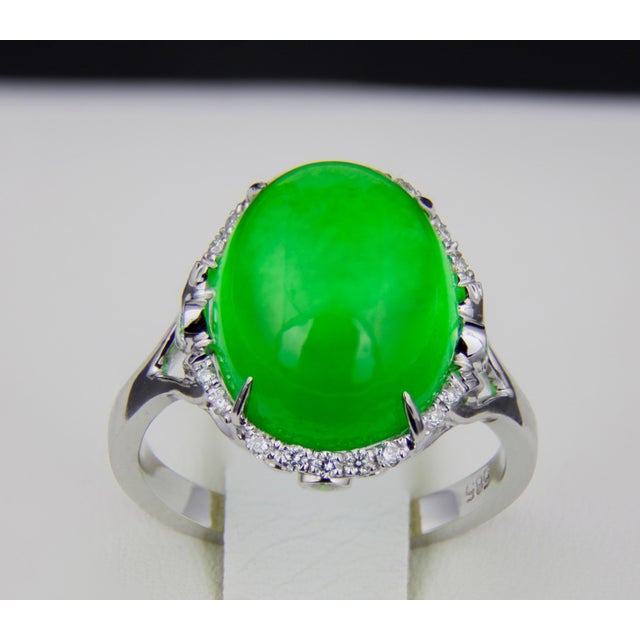 Green jade 14k gold ring. Oval cabochon jade ring. Jade gold ring. Jade vintage style ring. Unique jade engagement ring....