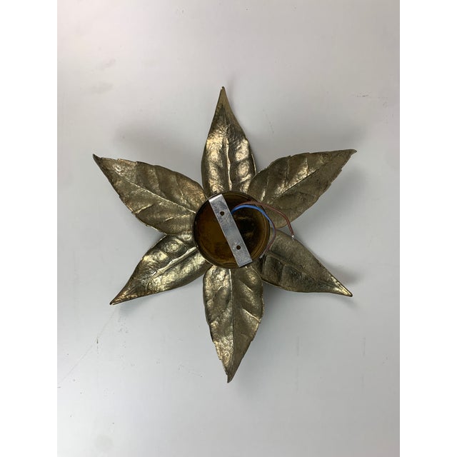 Mid-Century Modern Florentine Brass Floral Wall Sconce by Willy Daro for Massive Lighting, 1970s For Sale - Image 3 of 7