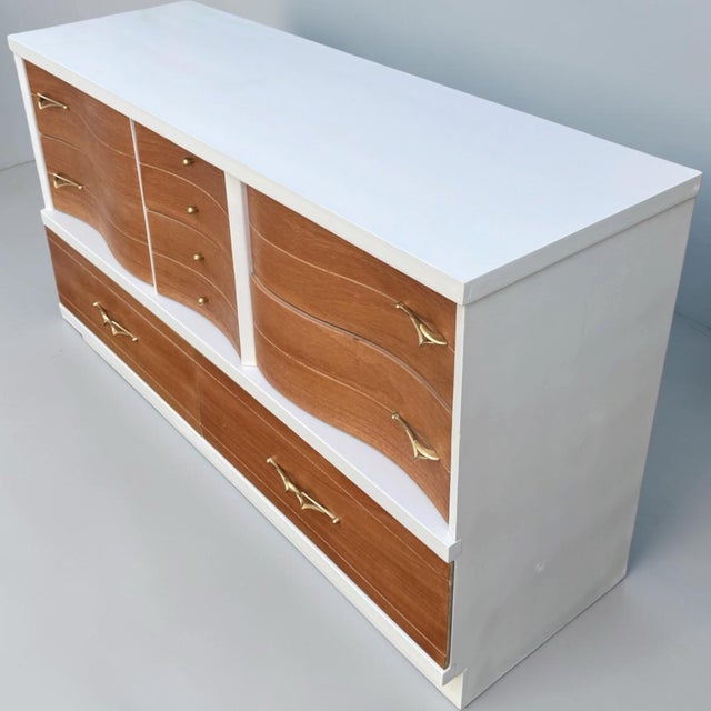 Vintage Mid-Century Modern Refinished Dresser Pair With Detachable Mirror For Sale - Image 4 of 12
