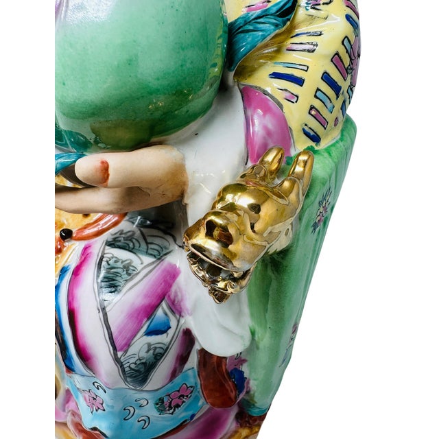 Metal Palatial 21.5" Famille Rose Shouxing "Three Stars" Figurine – Hand-Painted Throne Masterwork With 360° Gold Gilt Artistry For Sale - Image 7 of 18