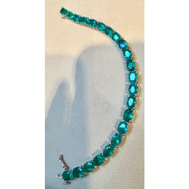 22 Carat Natural Emerald Cocktail Tennis Bracelet 14 Karat White Gold 7" For Sale - Image 9 of 18