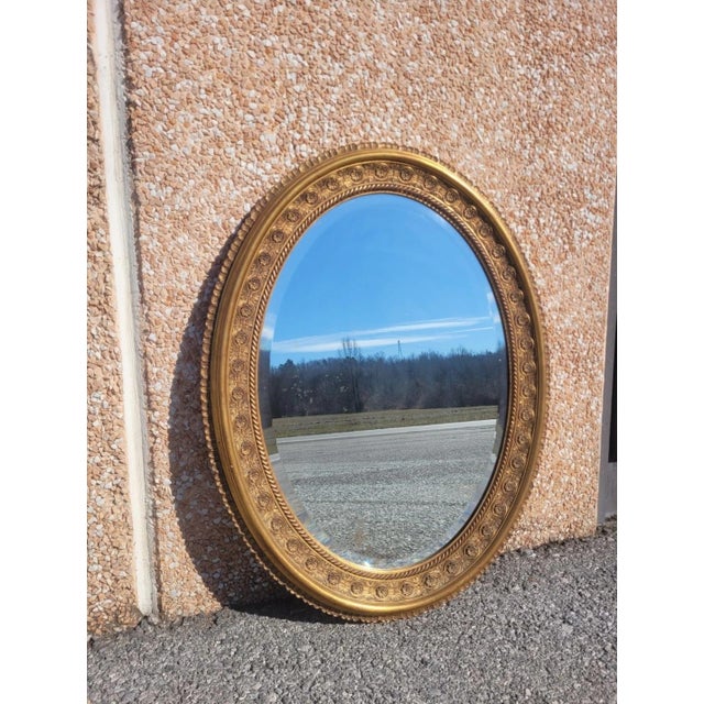 Baroque-style mirror with gold leaf frame Excellent overall condition. Height: 87 cm Length: 68 cm