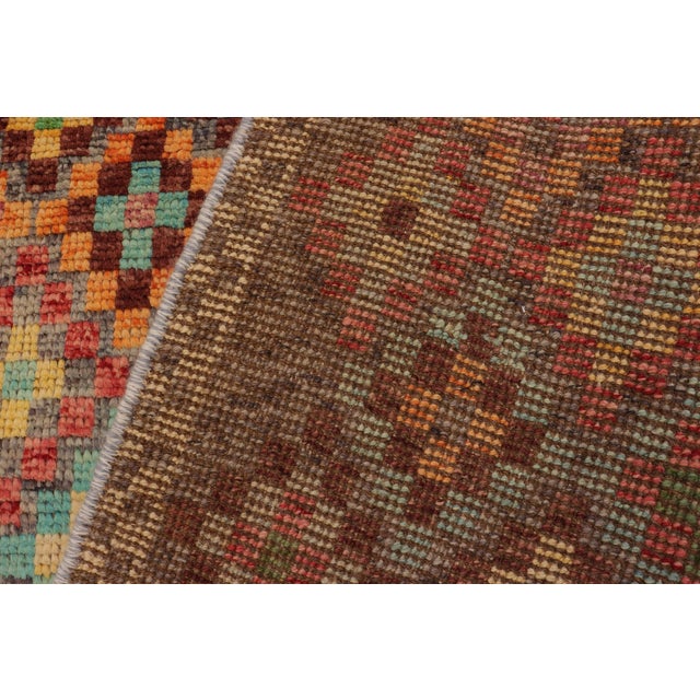 Shabby Chic Balochi Gray/Red Wool Rug - 4'10''x6'9'' For Sale - Image 9 of 10