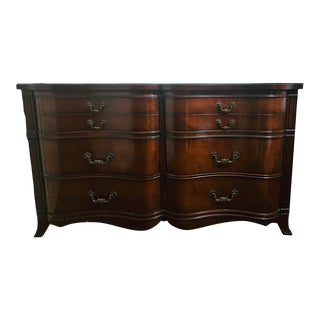 1940s Carlton House Mahogany Serpentine 6-Drawer Dresser For Sale