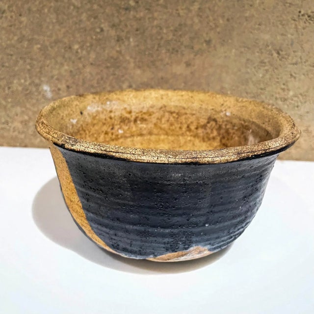 Mid-Century Modern 1970s Mid-Century Modern Japanese Speckled Pottery Small Planter Pot For Sale - Image 3 of 7