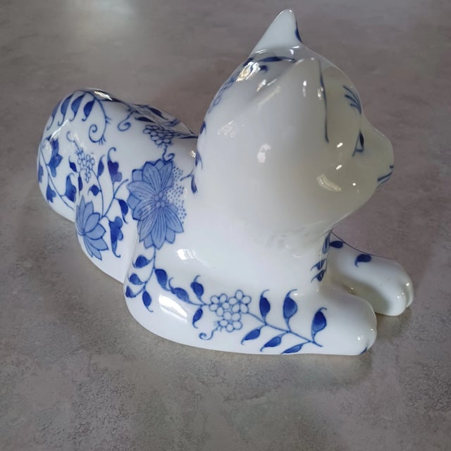 1990s Vintage Blue & White Floral Ceramic Cat Figurine Formalities by Baum Bros For Sale - Image 5 of 8