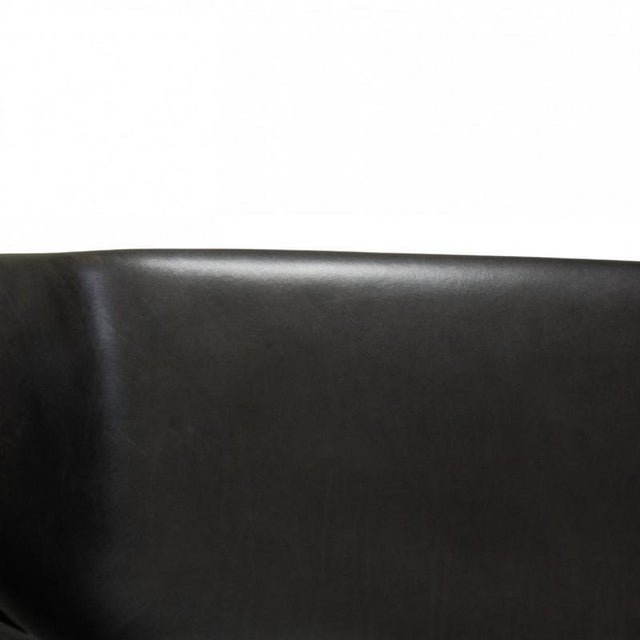 Swan Sofa in Black Grace Leather by Arne Jacobsen, 2019 For Sale - Image 13 of 18