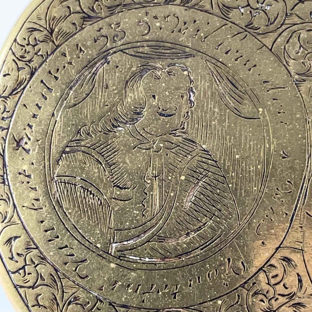 Dutch Engraved Brass Snuffbox, 1700 For Sale - Image 10 of 18