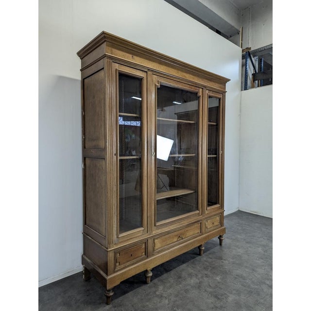 Louis XVI Mahogany Brown Bookcase, in Very Good conditions. Up to 250V (Europe/UK Standard).The wiring of this item may be...