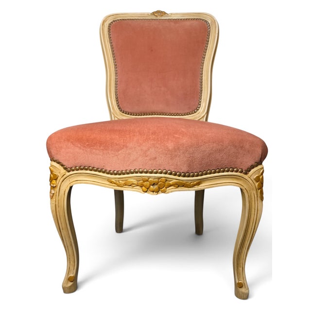 Vintage Pair of French Provincial Louis XV Style Blush Pink Velvet Accent Chairs For Sale - Image 4 of 7