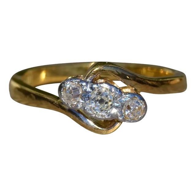 The Grove Avenue: Ladies Vintage 18K Gold Trilogy Ring set with Diamonds For Sale