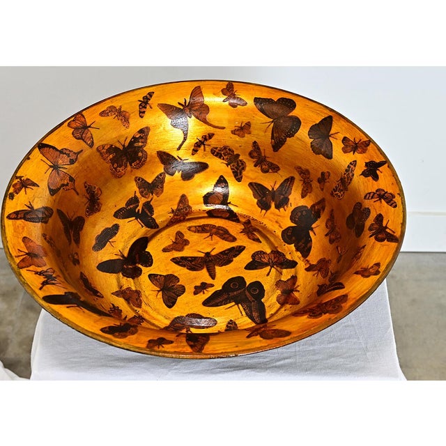 Early 20th Century English Metal Wash Basin with Paint & Decoupage For Sale In Baton Rouge - Image 6 of 9