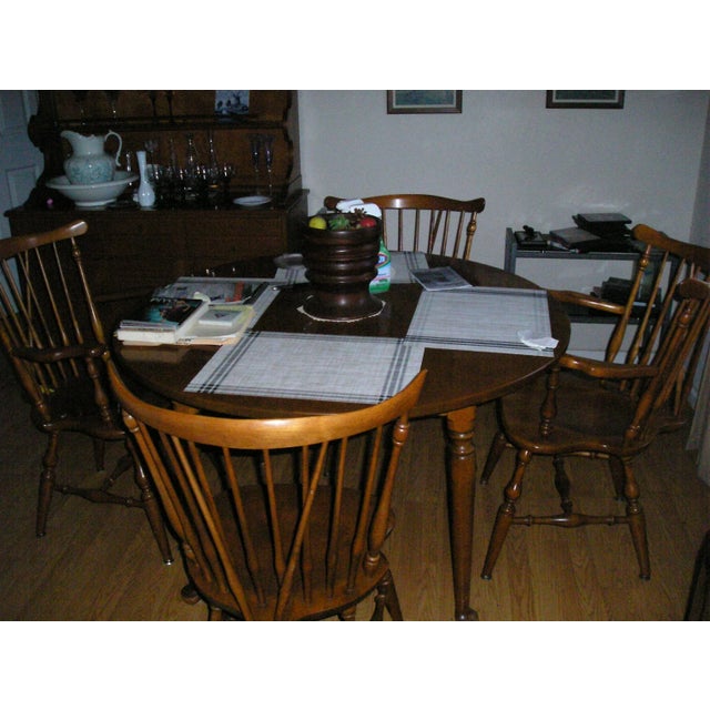 Chestnut 1950s Ethan Allan Heirloom Maple Fiddleback Duxbury Dining Set of 5 For Sale - Image 8 of 9