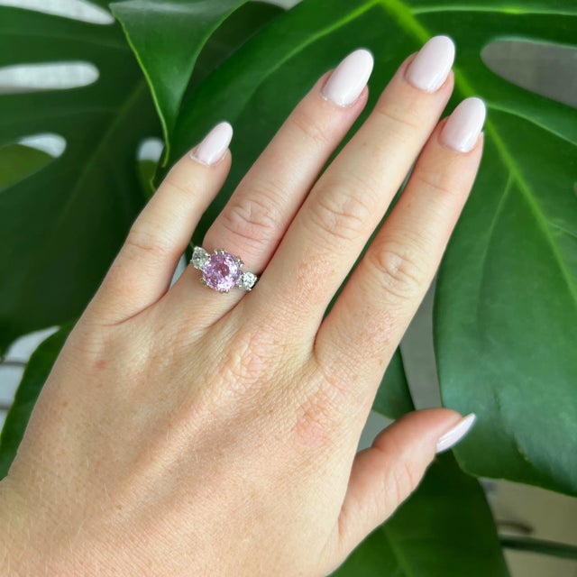 5 Carat Pink Ceylon Sapphire and Diamond Gold Trilogy Ring, Size 5.75 For Sale - Image 4 of 5