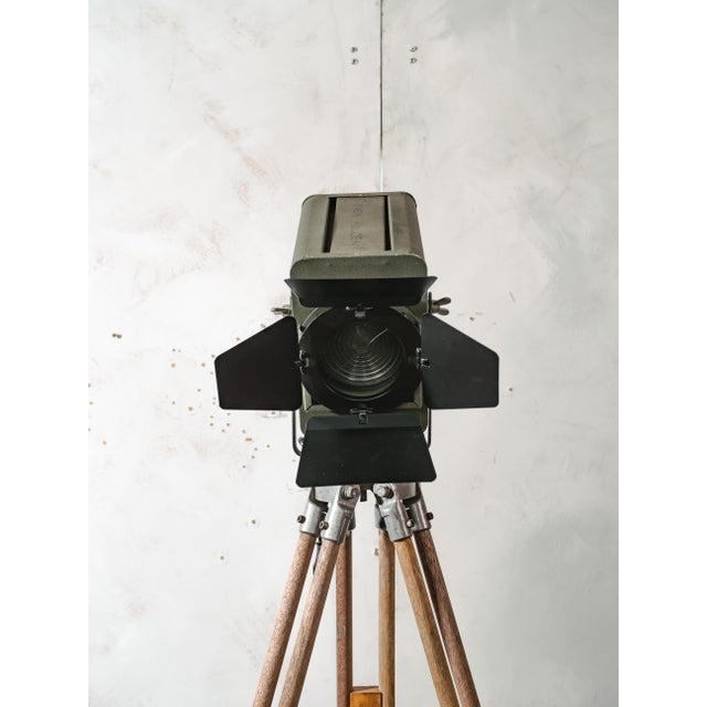 Wood Green Patt 45 Theater Light on Wooden Tripod from Strand Electric, 1960s For Sale - Image 7 of 18