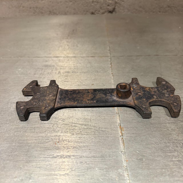 For your consideration, a vintage Airco multi-head welding tank valve wrench This tool is an oxygen-acetylene combination...