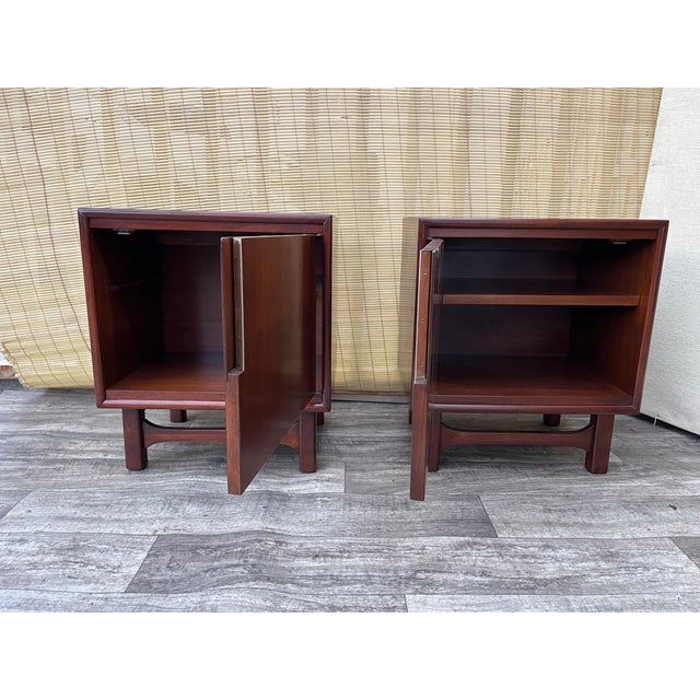 A Pair of Refinished Mid Century Modern Nightstands by Cavalier Furniture. Circa 1960s. For Sale - Image 11 of 18