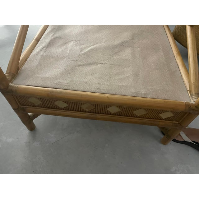 Great condition, vintage bamboo chair made in the Philippines. Conveys with pillows.