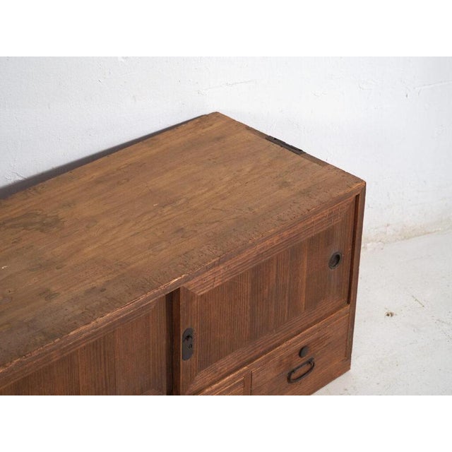 Antique Tansu – Meiji / Taishō Period (c.1868-1926) Dimensions: Length: 58 cm Depth: 38 cm Height: 36 cmStyle:...