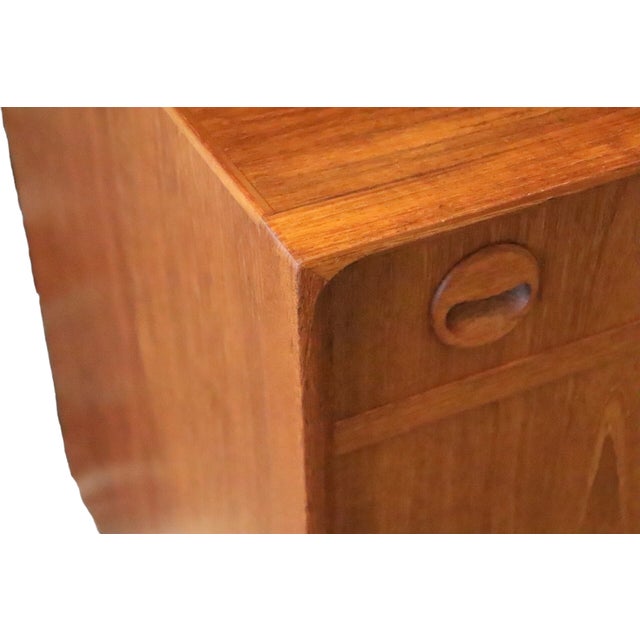 1970s Danish Stylish Credenza in Teak and Oak, 1960s For Sale - Image 5 of 18