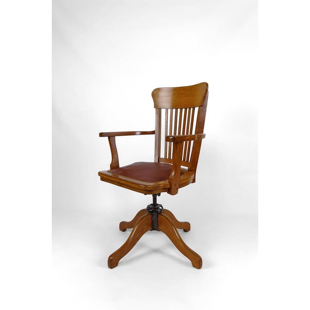 Superb American office armchair in oak and leather seat. USA. Circa 1900 Industrial style, Belle Epoque, Victorian, Art...